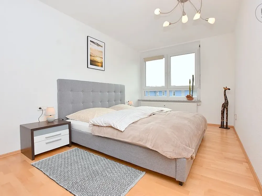 Gepflegte und schön möblierte Wohnung mit großem Balkon und TG-Stellplatz in Stuttgart-Hausen