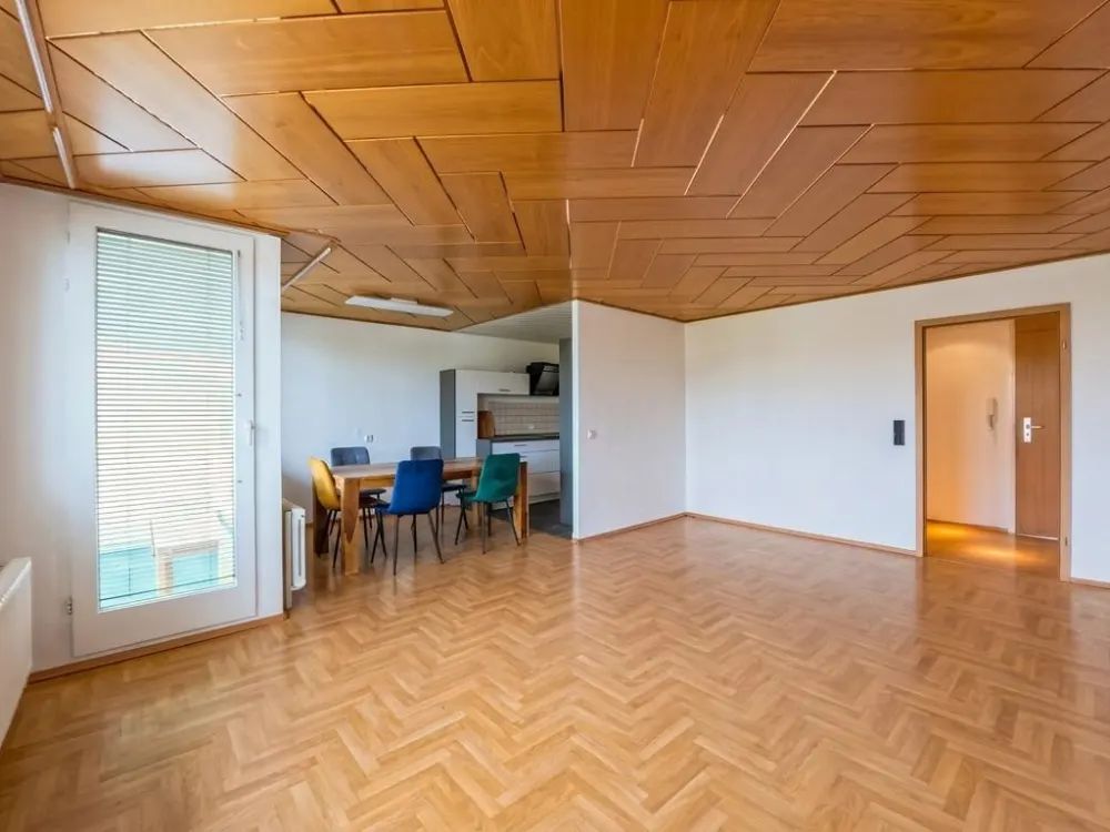 Geräumige 3-Zimmer-Wohnung mit Balkon im 9. OG - Sindelfingen