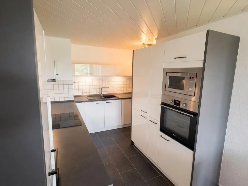Geräumige 3-Zimmer-Wohnung mit Balkon im 9. OG - Sindelfingen