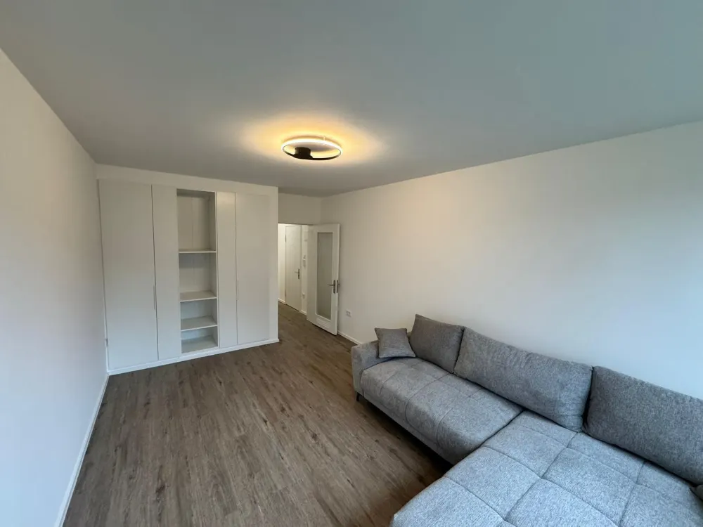 Frisch kernsanierte, charmante möbilierte 1 Zimmerwohnung im EG