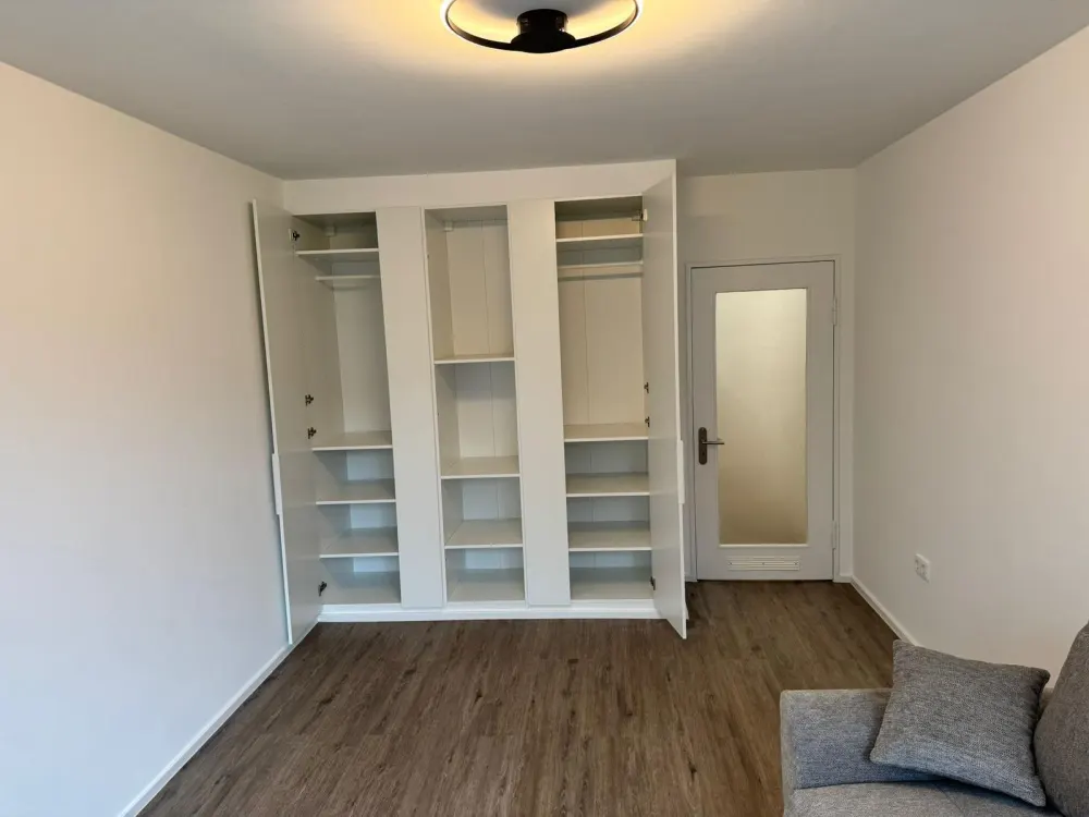 Frisch kernsanierte, charmante möbilierte 1 Zimmerwohnung im EG