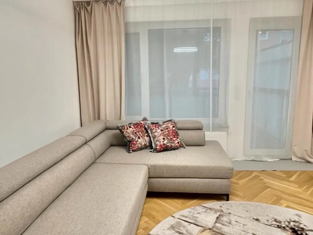 Wohnung 3 Zi kernsaniert möbliert / befristet