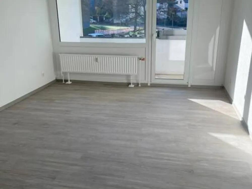 Schöne & helle 2,5 Zimmer Wohnung mit Gäste-WC - renoviert & einzugsbereit