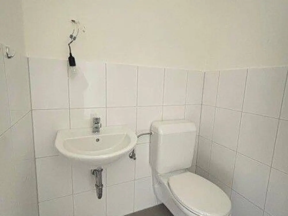 Schöne & helle 2,5 Zimmer Wohnung mit Gäste-WC - renoviert & einzugsbereit