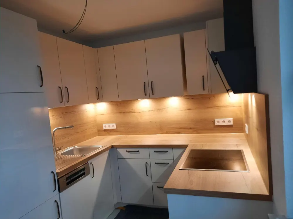 Kernsanierte 2,5-Zimmer-Wohnung mit hochwertiger Ausstattung
