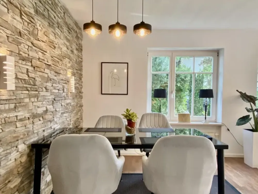 Top Möbliert / Fully furnished: Elegante 3-Zi-Gartenwohung, WLAN, Home Office, TG-Stellplatz