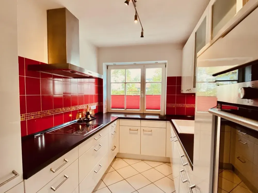 Top Möbliert / Fully furnished: Elegante 3-Zi-Gartenwohung, WLAN, Home Office, TG-Stellplatz