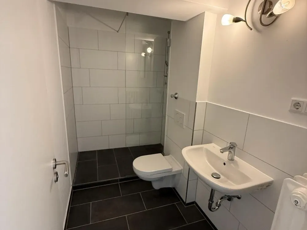 Modernes Apartment mit Balkon