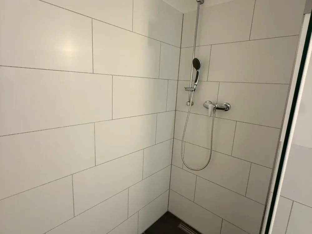 Modernes Apartment mit Balkon