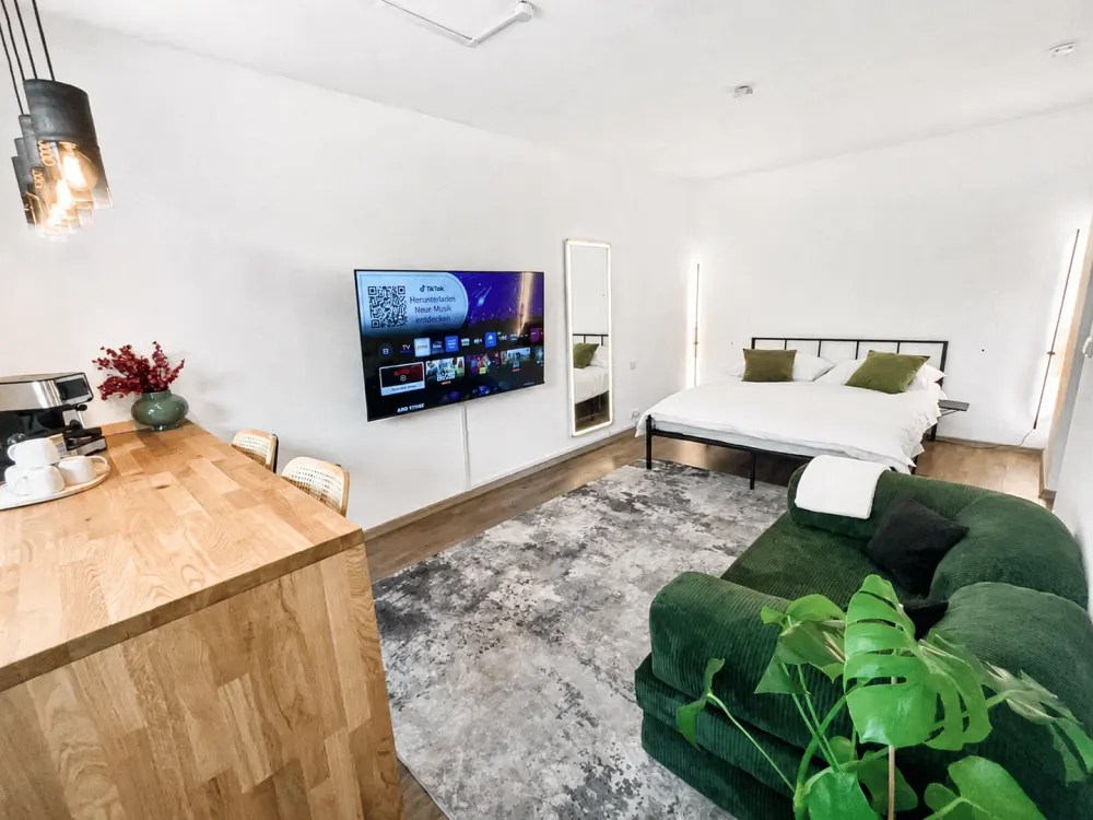 Stylishly Furnished Studio with Balcony & Coffee Bar | Alt-Saarbrücken