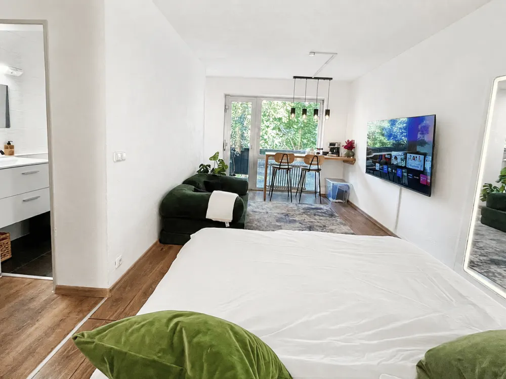Stylishly Furnished Studio with Balcony & Coffee Bar | Alt-Saarbrücken