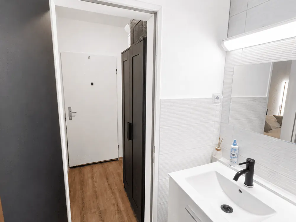 Stylishly Furnished Studio with Balcony & Coffee Bar | Alt-Saarbrücken