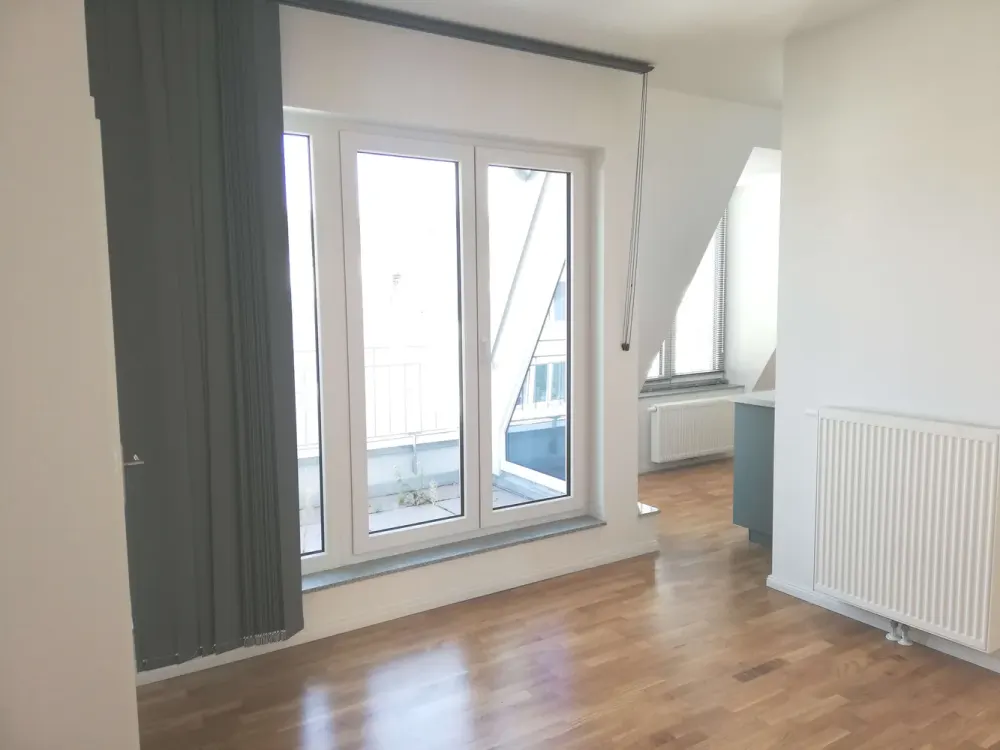 Hochwertige Wohnung im Dachgeschoss mit Terrasse