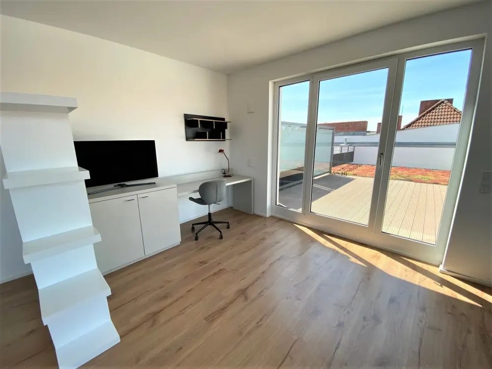 Wunderschöne, sonnige Dachterrassenwohnung, ruhig & komplett möbliert, Klimaanlage