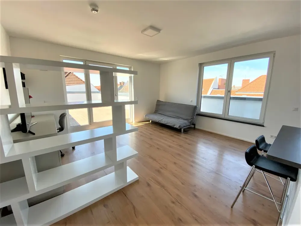 Wunderschöne, sonnige Dachterrassenwohnung, ruhig & komplett möbliert, Klimaanlage