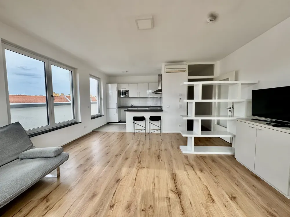 Wunderschöne, sonnige Dachterrassenwohnung, ruhig & komplett möbliert, Klimaanlage
