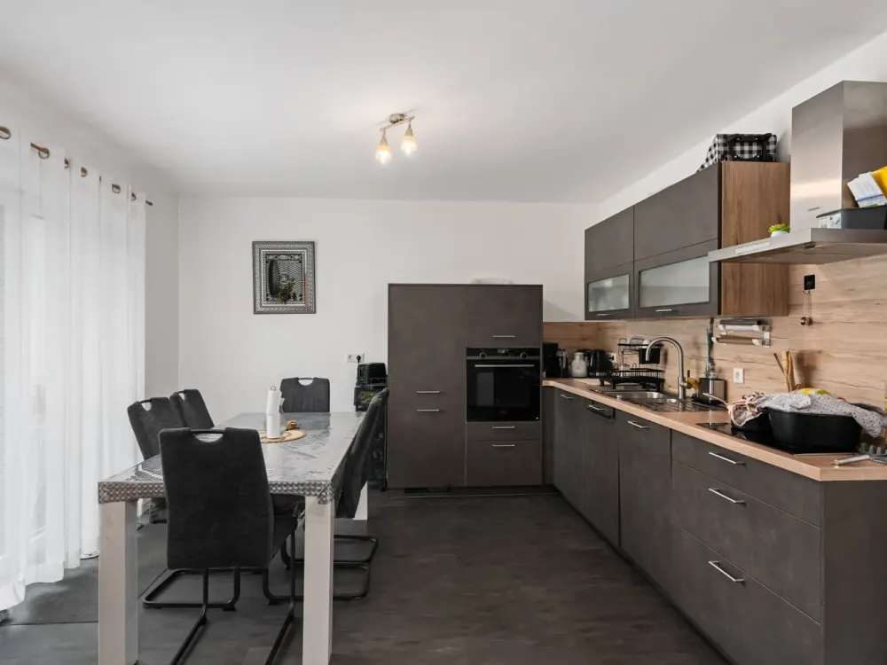 Ganderkesee I Modern Family Living in a High-Quality Renovated Energy-Efficient House