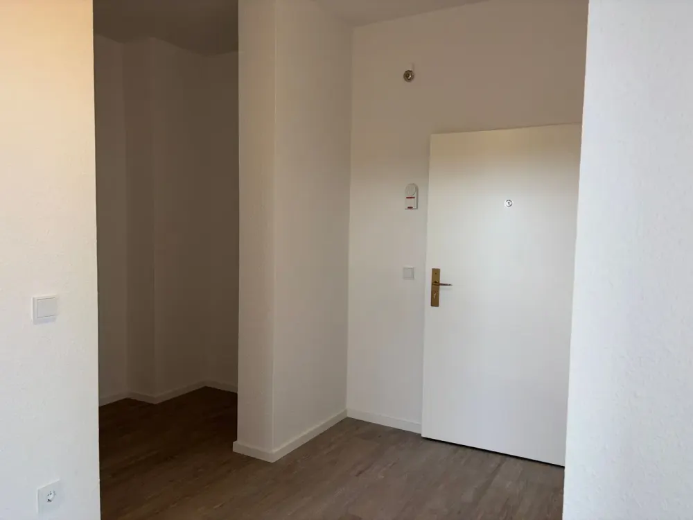 Gemütliche Pärchen-Wohnung im Grünen! Mit Balkon, Aufzug und Wannenbad!