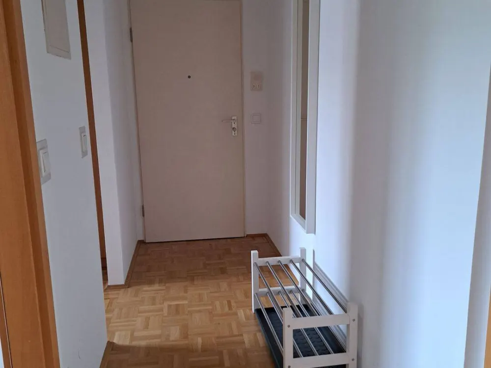 ruhige renovierte 2-Zi. Wohnung mit Balkon,EBK, ca.55qm,für 3 Jahre am Olympiapark. +Stellplatz