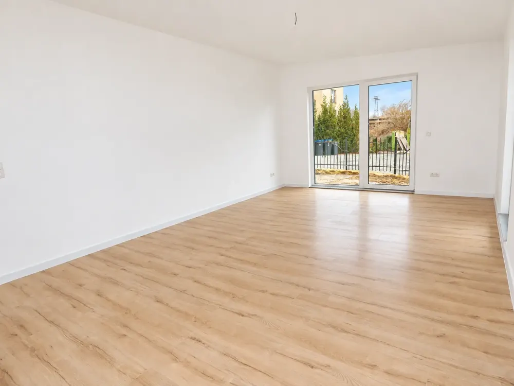Beautiful 3-Room Apartment in the Outbuilding with Private Entrance and Terrace