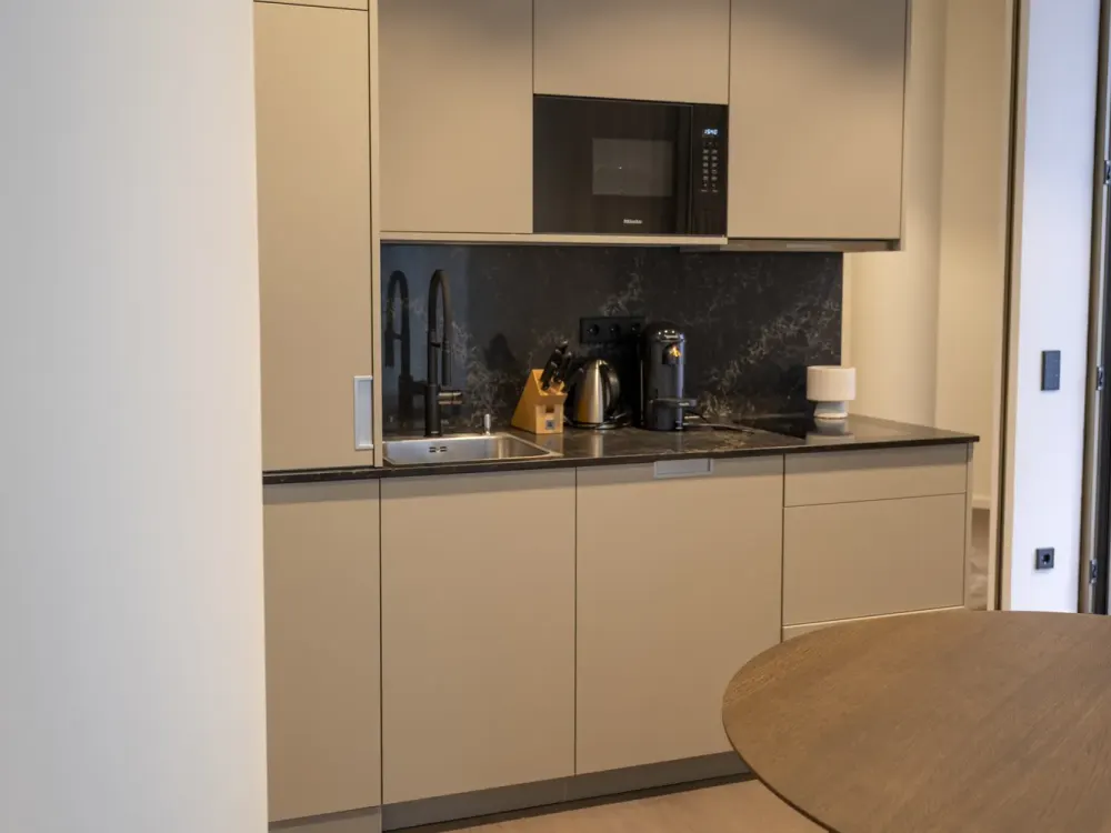 FOUR: Vollmöbliertes City-Apartment