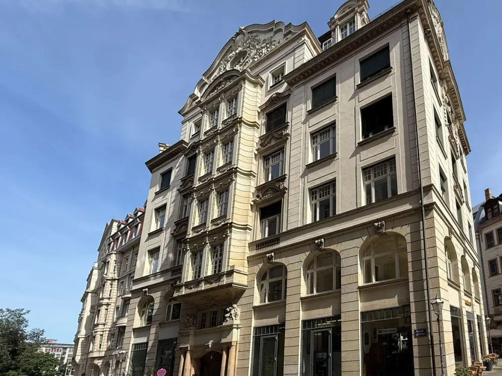 Spacious 150 m² Maisonette Apartment in Lipsia-Haus, Fitted Kitchen | Roof Terrace | En Suite Bathroom