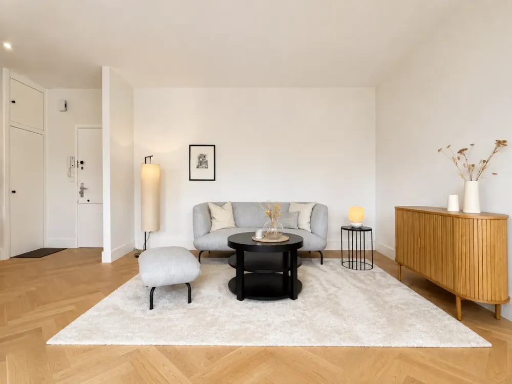 Kersaniert und vollmöbliert - 2 Zimmer, sofort bezugsfrei
