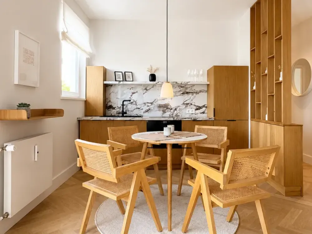 Kersaniert und vollmöbliert - 2 Zimmer, sofort bezugsfrei