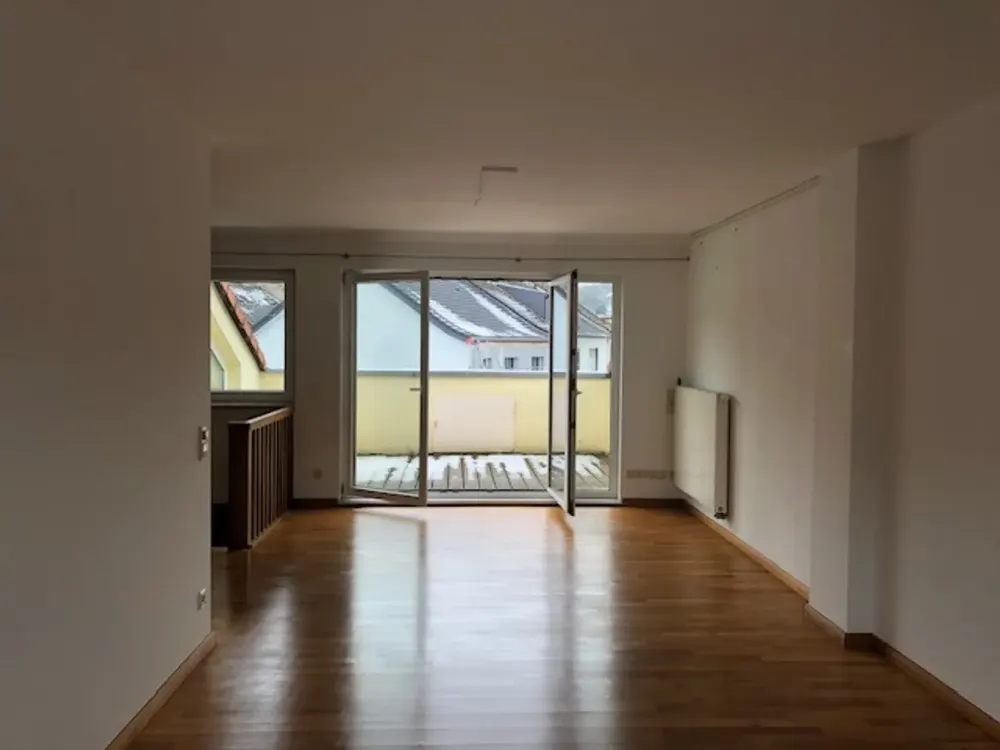Helle 4-Zimmer Maisonette-Wohnung mit zwei Balkonen