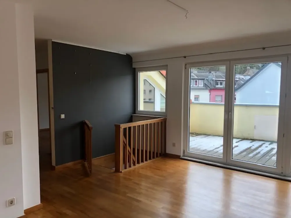 Helle 4-Zimmer Maisonette-Wohnung mit zwei Balkonen