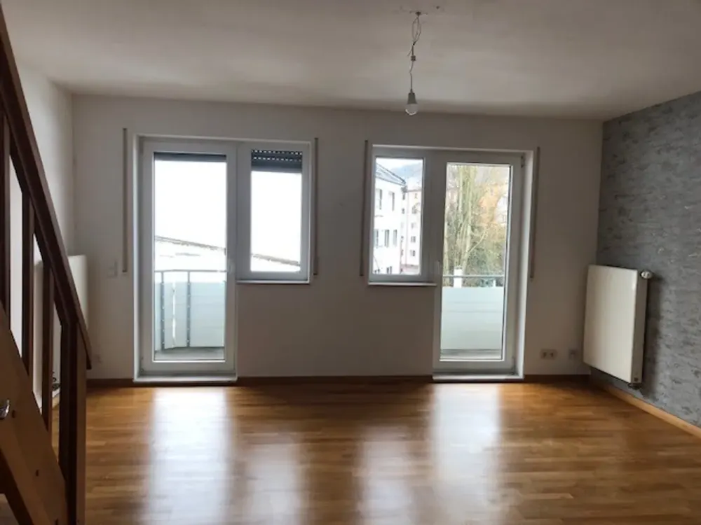 Helle 4-Zimmer Maisonette-Wohnung mit zwei Balkonen