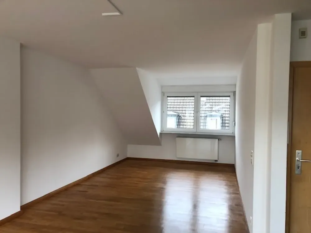 Helle 4-Zimmer Maisonette-Wohnung mit zwei Balkonen
