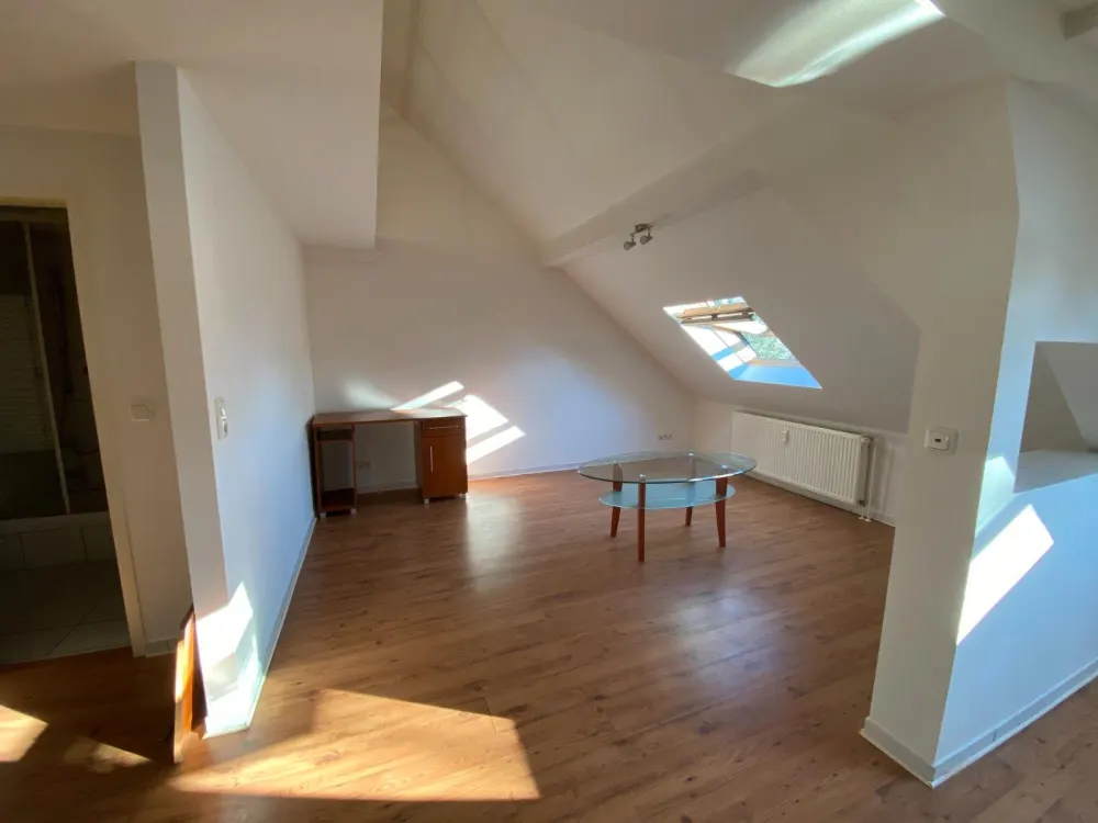 2-Zimmer-DG Wohnung mit EBK und zusätzlichem Dachboden