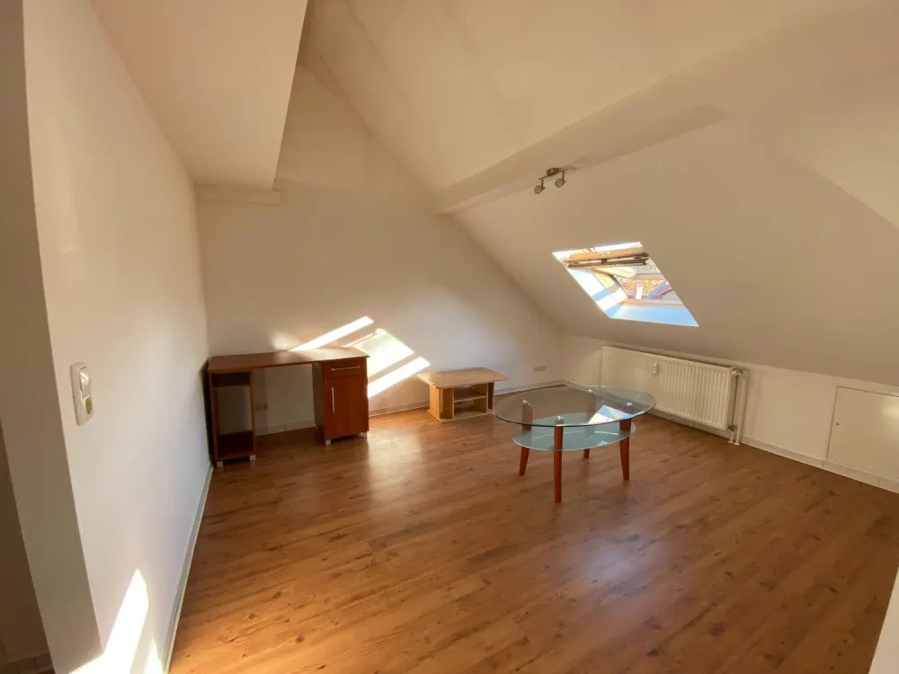 2-Zimmer-DG Wohnung mit EBK und zusätzlichem Dachboden