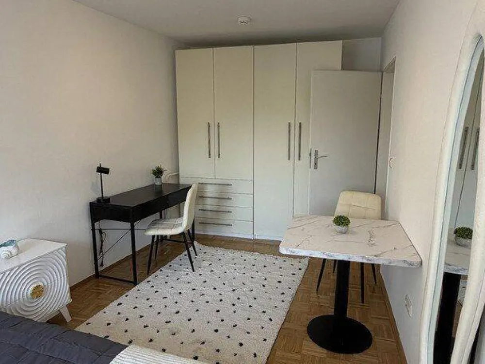 1 Shared Flat Room in Courtyard Location Near City Center Including Fitted Kitchen and Furnished