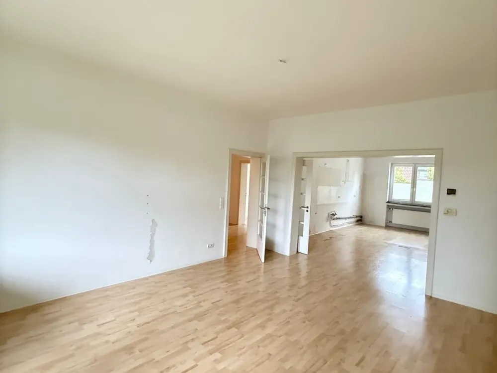 5-Raum-Wunder mit 2 Bädern und Balkon im Saarlandstraßen-Viertel!