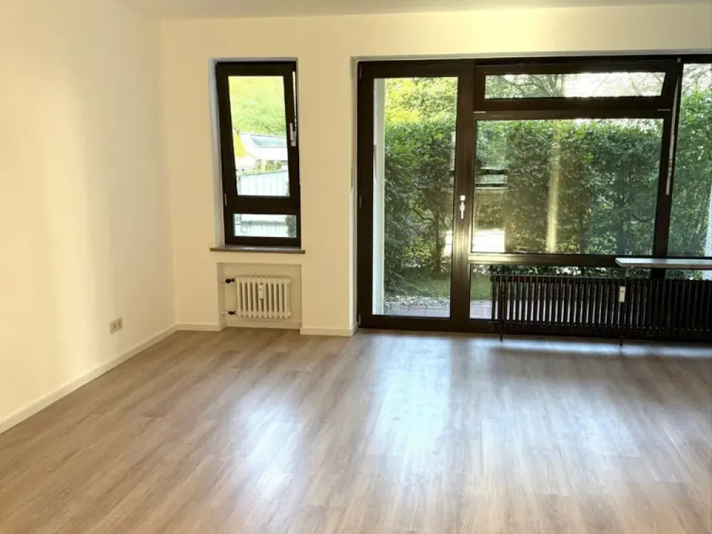 Modern sanierte 4- Zimmer- Terrassenwohnung mit Gartenblick in München