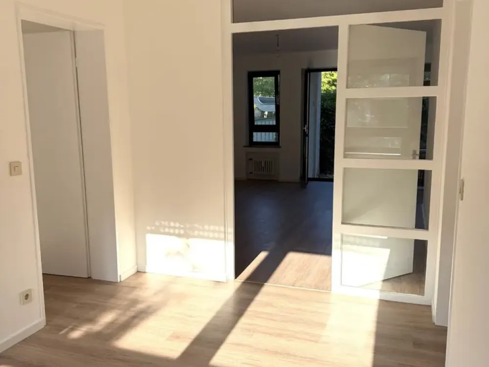 Modern sanierte 4- Zimmer- Terrassenwohnung mit Gartenblick in München