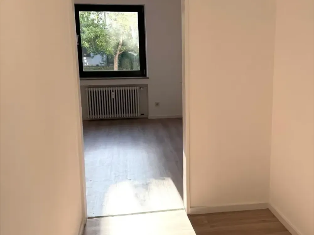 Modern sanierte 4- Zimmer- Terrassenwohnung mit Gartenblick in München