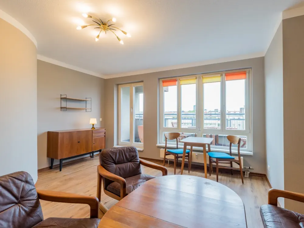 Bright & Quiet Rooftop Apartment in Central Moabit, Fully Furnished, U-Bahn 1 Min Away