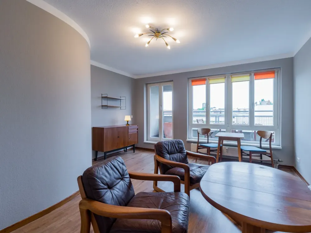 Bright & Quiet Rooftop Apartment in Central Moabit, Fully Furnished, U-Bahn 1 Min Away