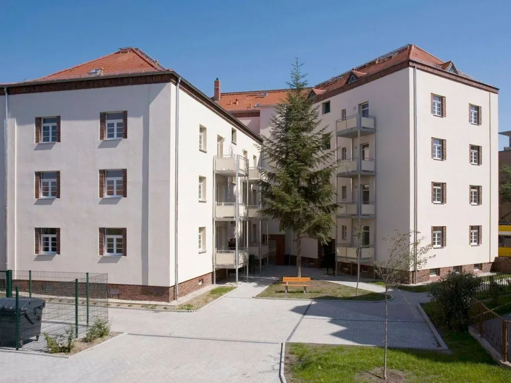 Stylishly Renovated 2-Room Apartment with Separate Kitchen and Balcony