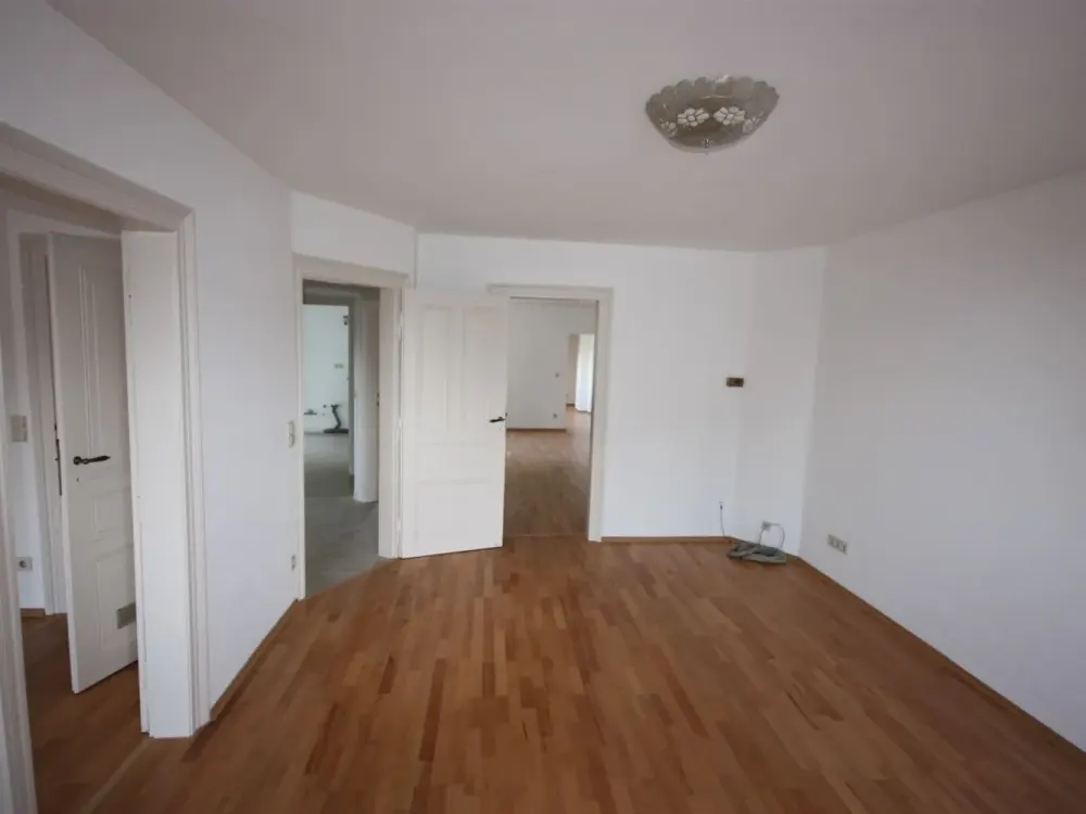 4-Zimmer-Wohnung Nähe Französische Schule & Metropolitan School Frankfurt
