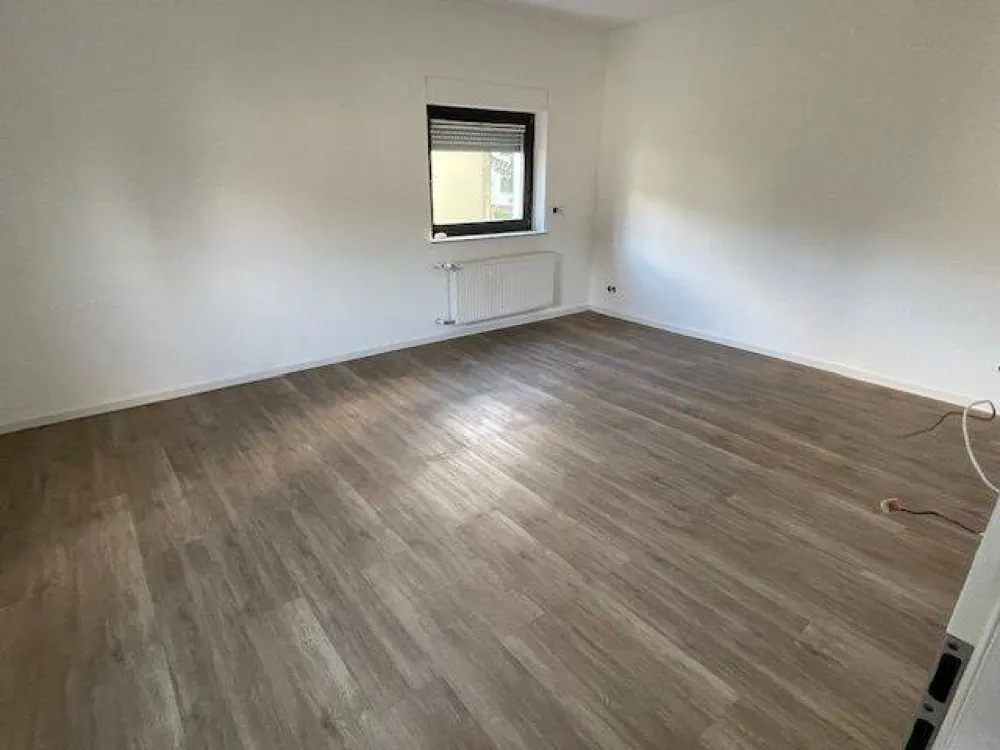 Frisch saniertes Reihenhaus in ruhiger Lage von Saarbrücken [HMR-O38E01]
