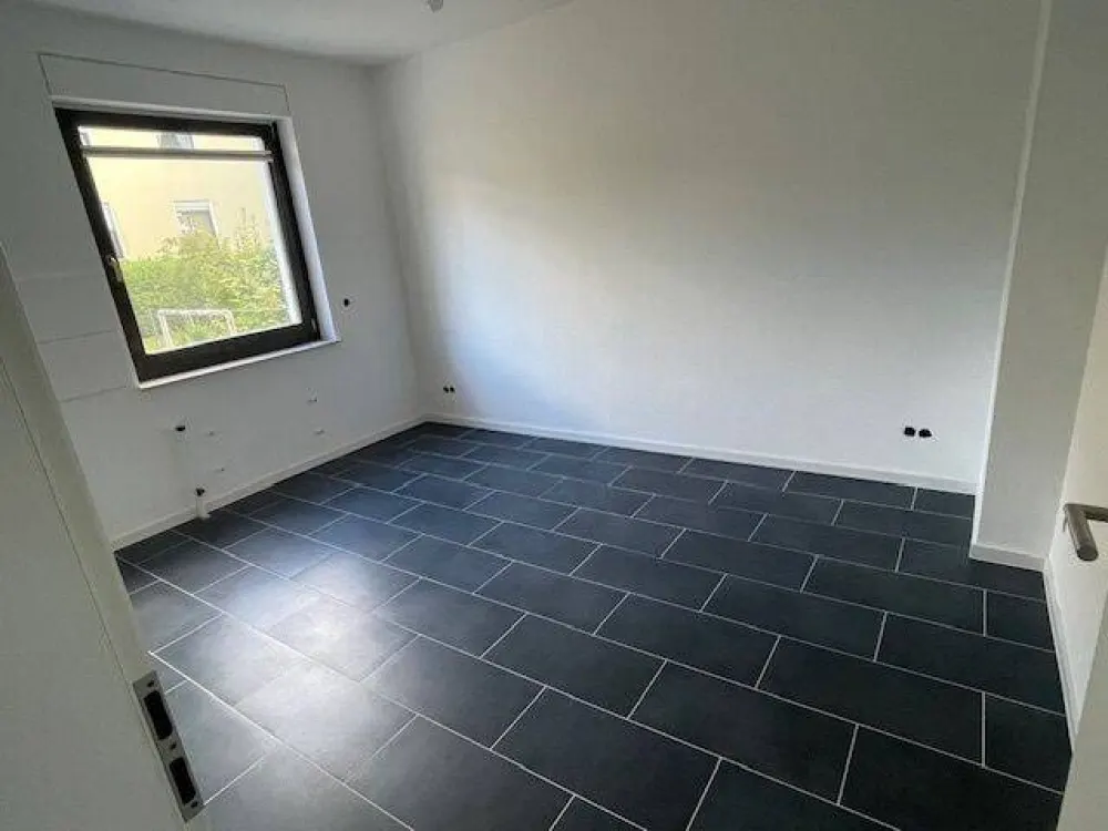 Frisch saniertes Reihenhaus in ruhiger Lage von Saarbrücken [HMR-O38E01]