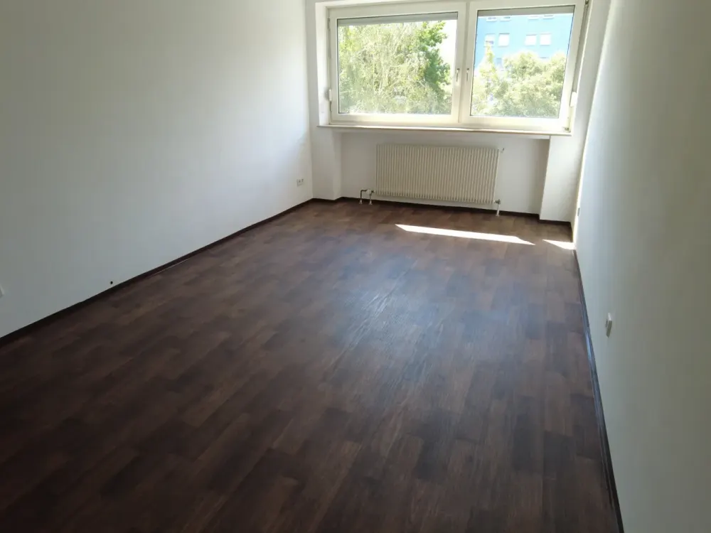 2-Zimmer-Wohnung (650 Kalt).Aufzug, Einbauküche & Stellplatz (50)