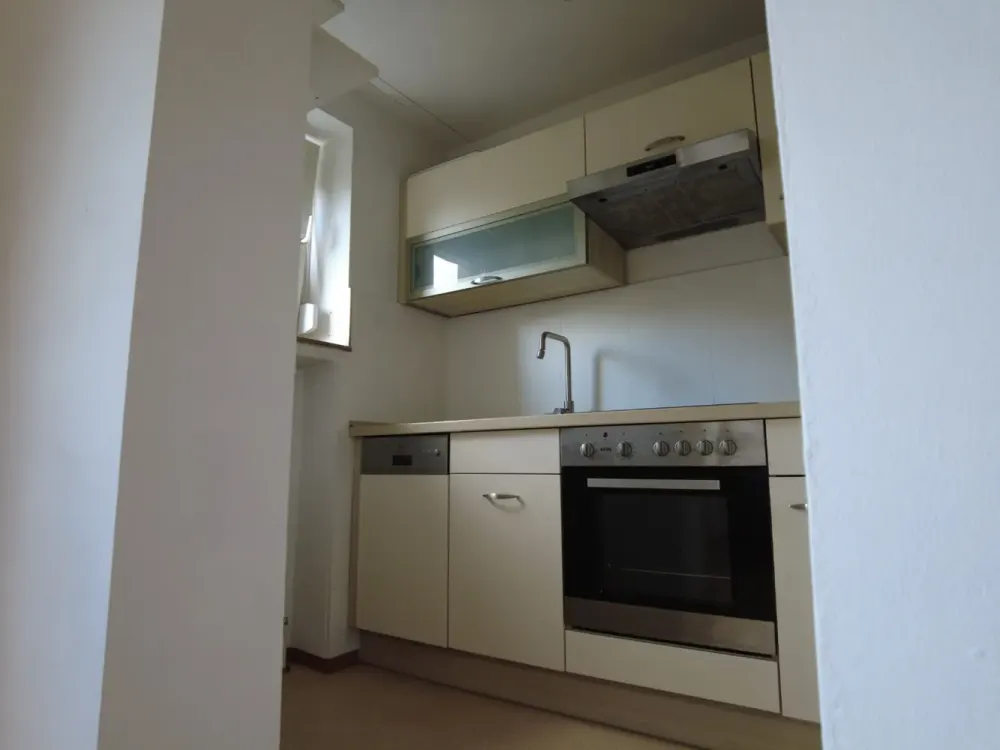 2-Zimmer-Wohnung (650 Kalt).Aufzug, Einbauküche & Stellplatz (50)