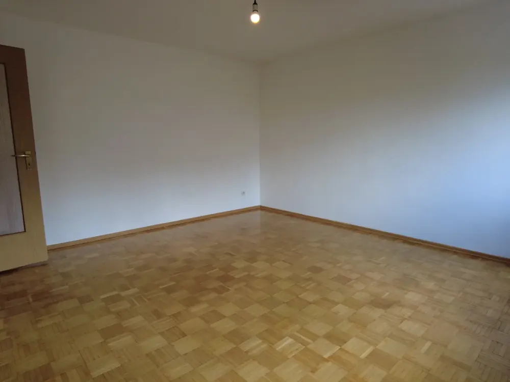 2-Zimmer-Wohnung (650 Kalt).Aufzug, Einbauküche & Stellplatz (50)