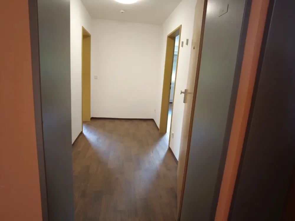 2-Zimmer-Wohnung (650 Kalt).Aufzug, Einbauküche & Stellplatz (50)