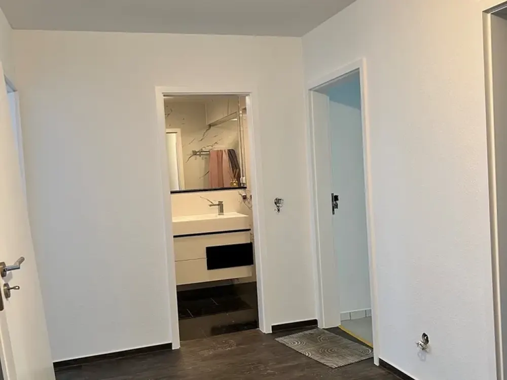 Commission-free - like-new modernized 3-room apartment near Volksgarten